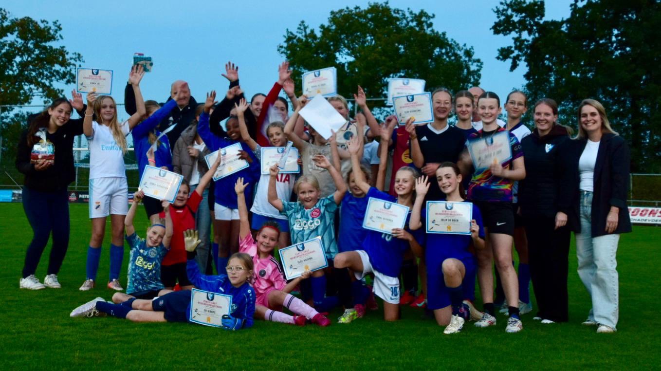 Afsluiting Meidenvoetbalschool VV Oerterp